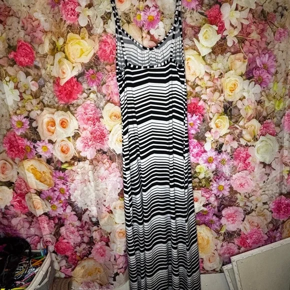 Elegant Black and White Striped Maxi Dress - Picture 4 of 8